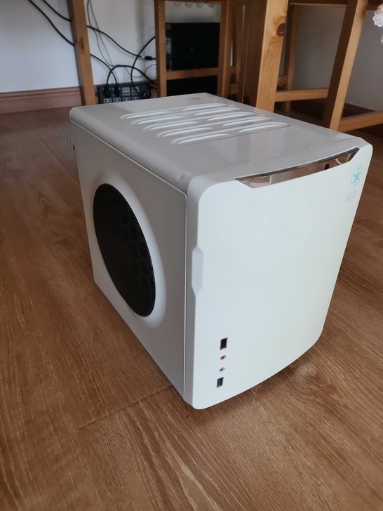 出小号电脑机箱,升级换下的。