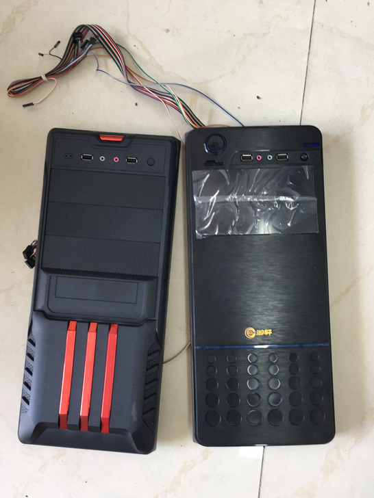 机箱面板,两个全新的,中型机箱用的,自己看...