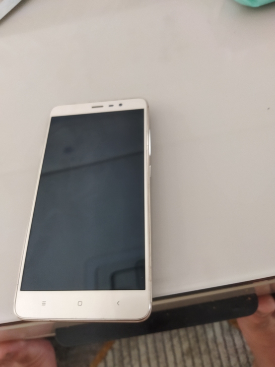 小米手机note3看图,就是机身有点弯曲、...