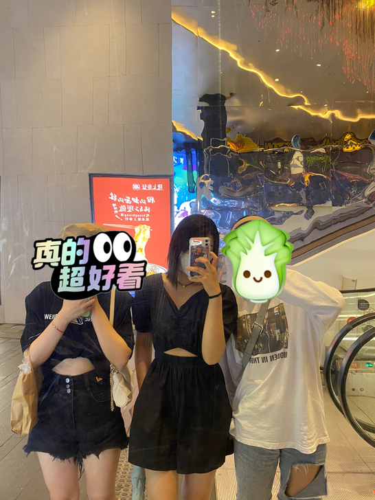 连体裤。v领漏肚子款式。喜欢的姐妹来撩