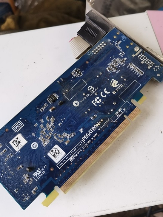 电脑小显卡型号上面有