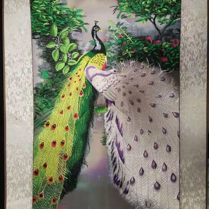 孔雀吉祥亚麻刺绣画,高77.5