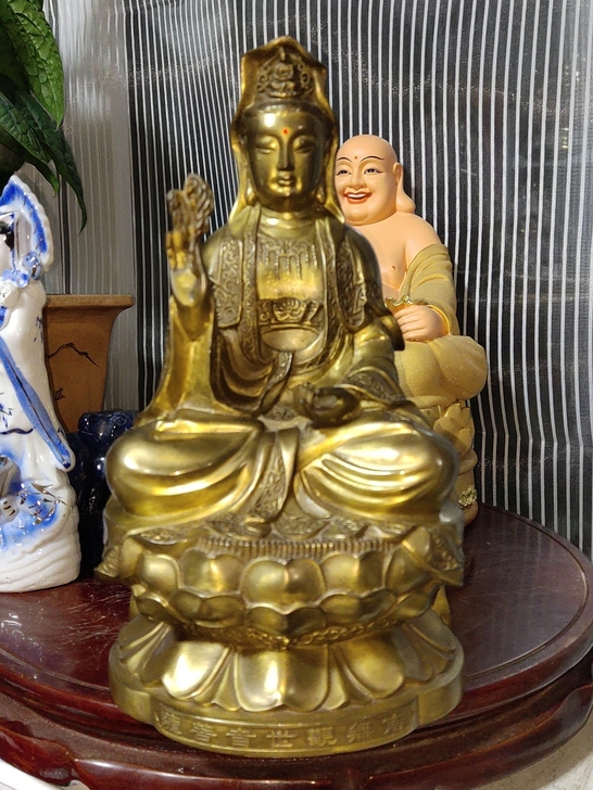 铜佛像精铸工艺，品相如图，轻轻微磕碰划痕，...