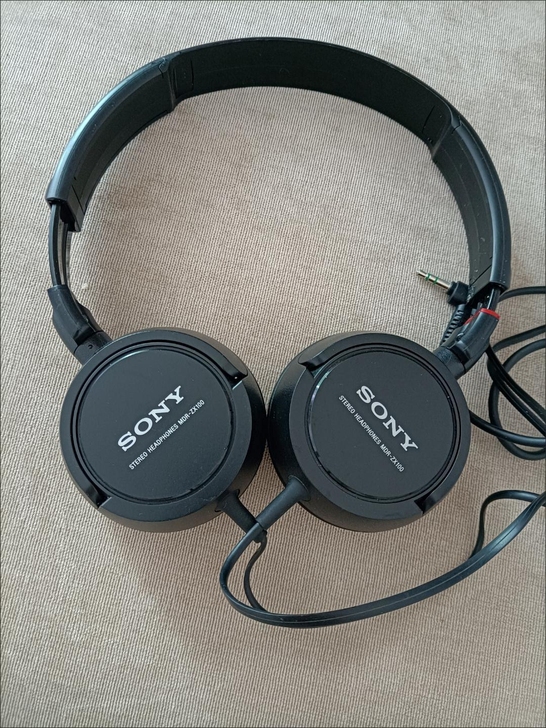 原装索尼黑色MDR-ZX100头戴式有线耳...