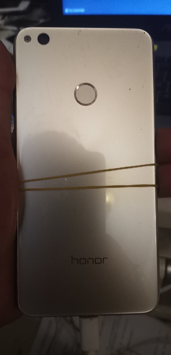 荣耀8青春3+32价格190，4十32价格...