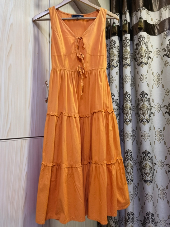 显瘦连衣裙，颜色好看，拍照超级出片