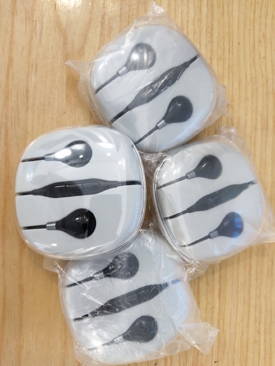 魅族入耳式me20耳机，全新未拆封黑色入耳...