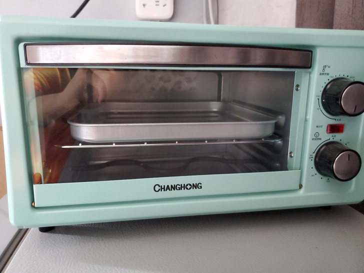 烤箱，公司的奖品，拆开快一年多，没用过。仅...