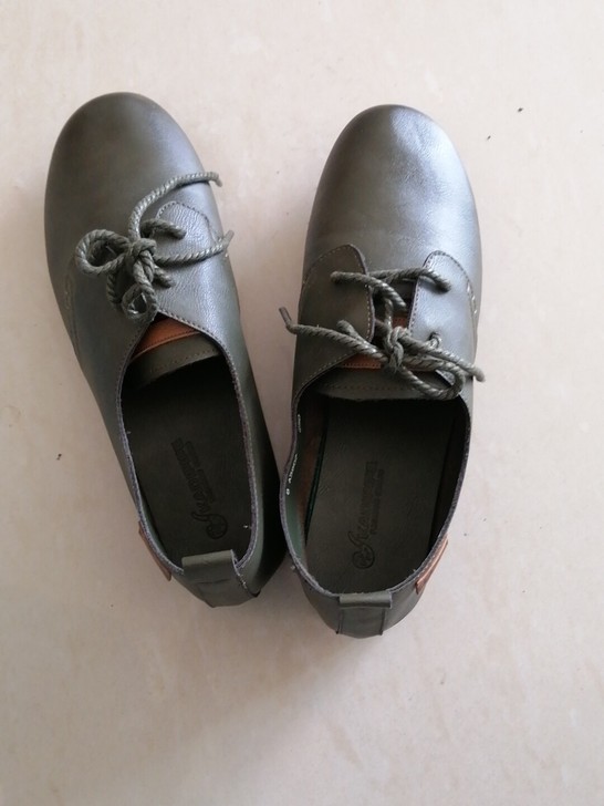 卡蒂烟斗单鞋，牛皮，40码，全新