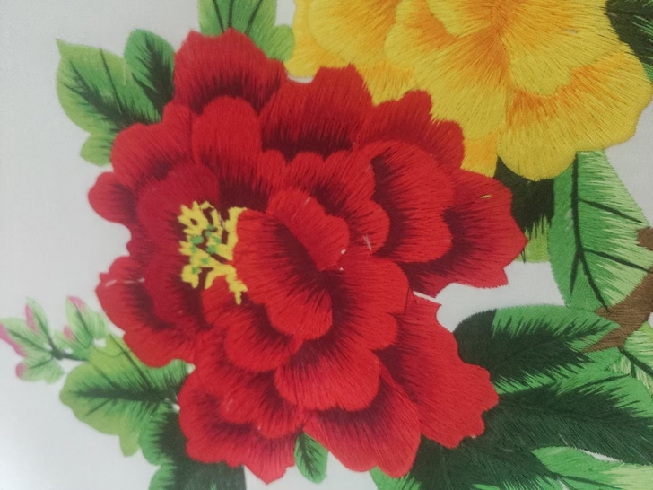 刺绣画，挺不错的，如图