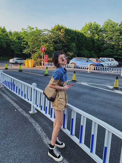 宁小雪牛仔拼色工装连体裤短裤女夏季韩版高腰...