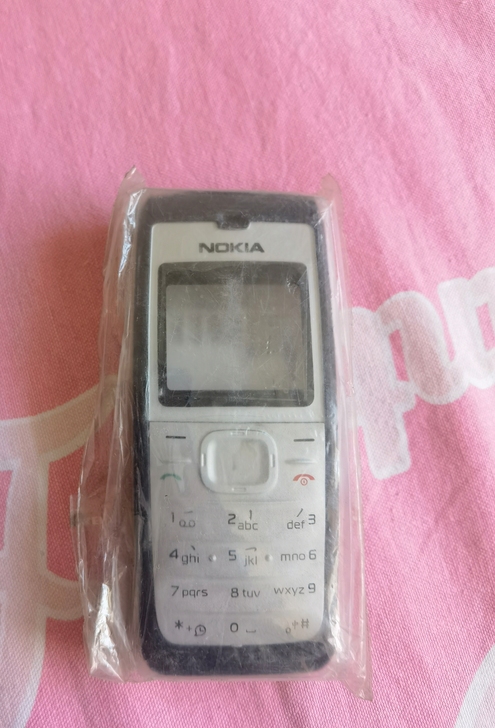 全新诺基亚1100壳子，包装还在。品相完美...