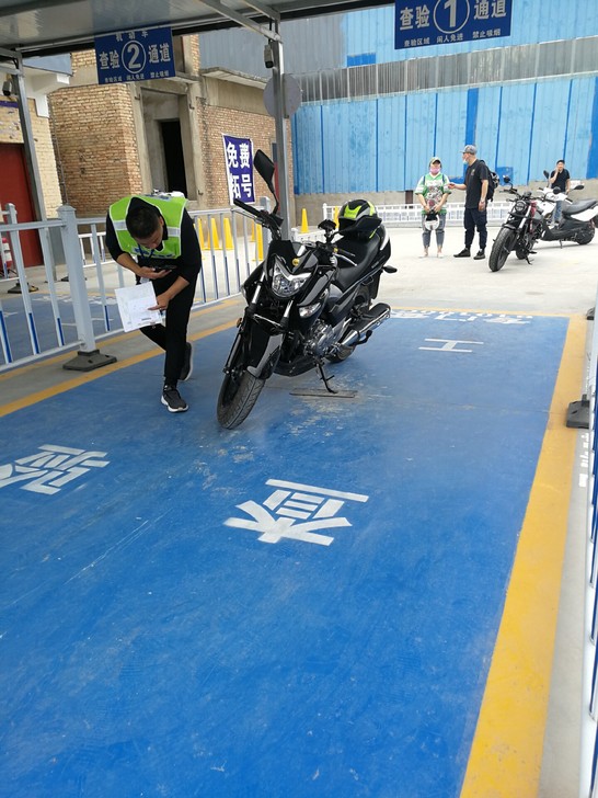 摩托车过户上牌不想跑腿的交给我来办，上门取...