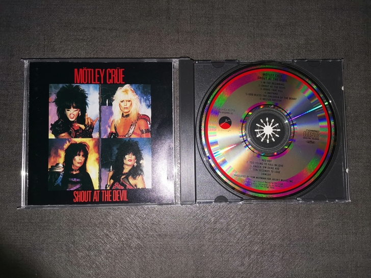 motley crue日首95新 盘面有划...
