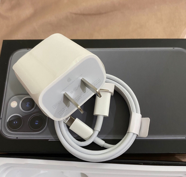 个人闲置转让一套苹果12用的充电器，20w...