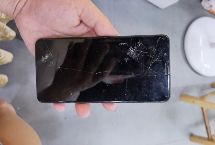 VIVO Y73 3+32G，内屏碎了，其...