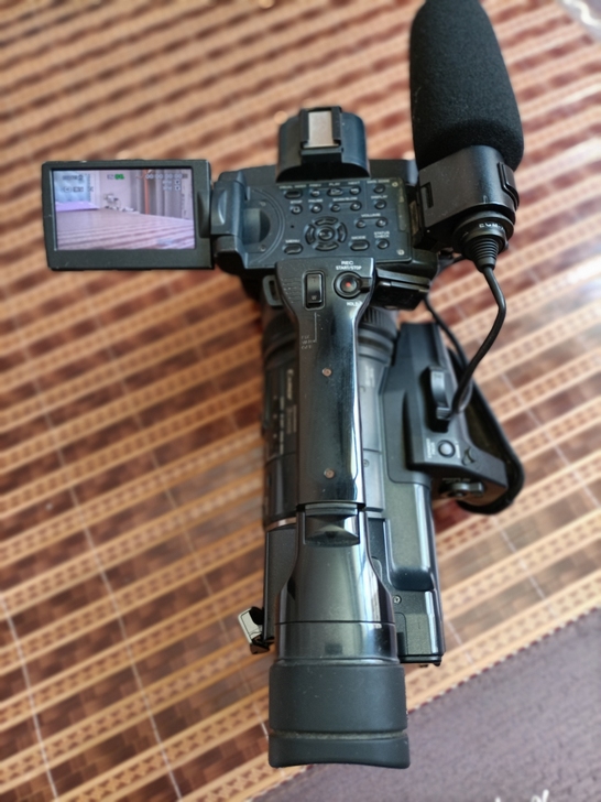 一套自用摄影设备，一台摄影机索尼HDR-A...