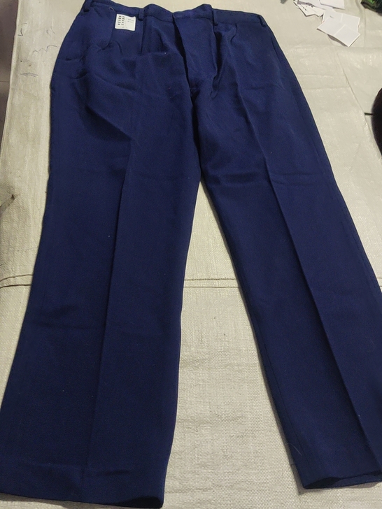 老式前开口裤子,品相完美,无瑕疵!