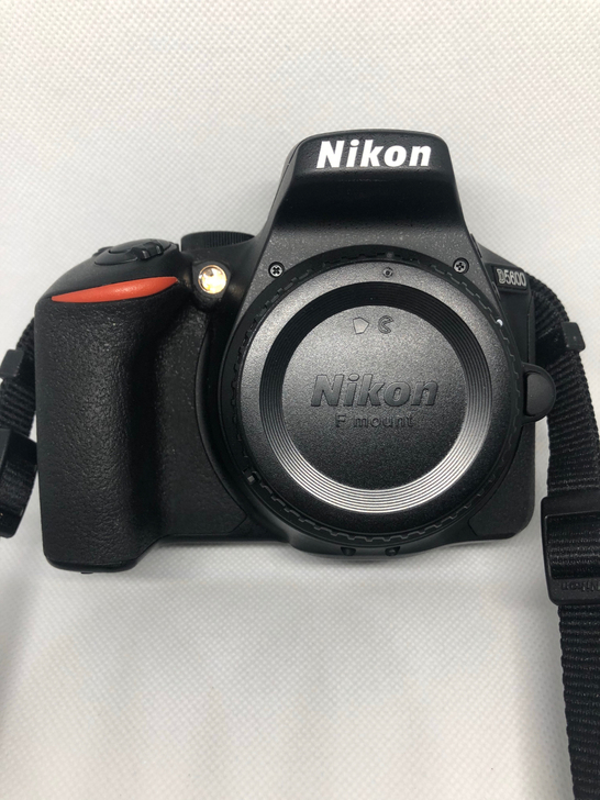 尼康D5600机身+尼康35mm1.8G镜...