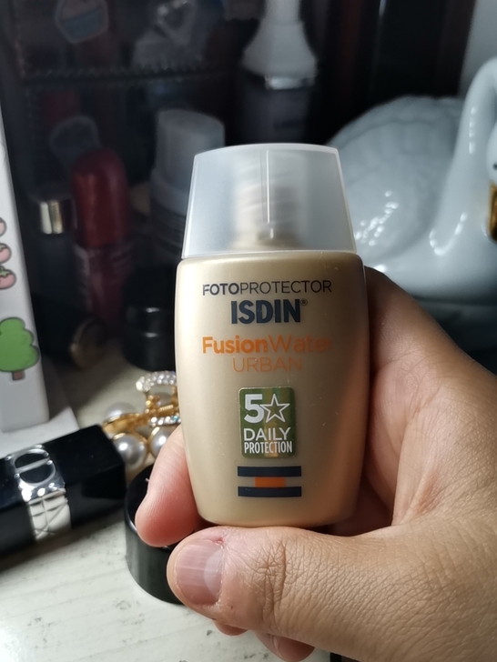 品牌怡思丁防晒霜只使用了几次余量九成