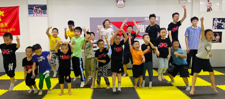 昆仑格斗搏击俱乐部火热报名中，开设成人散打...