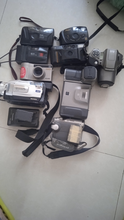 一堆照相机摄像机