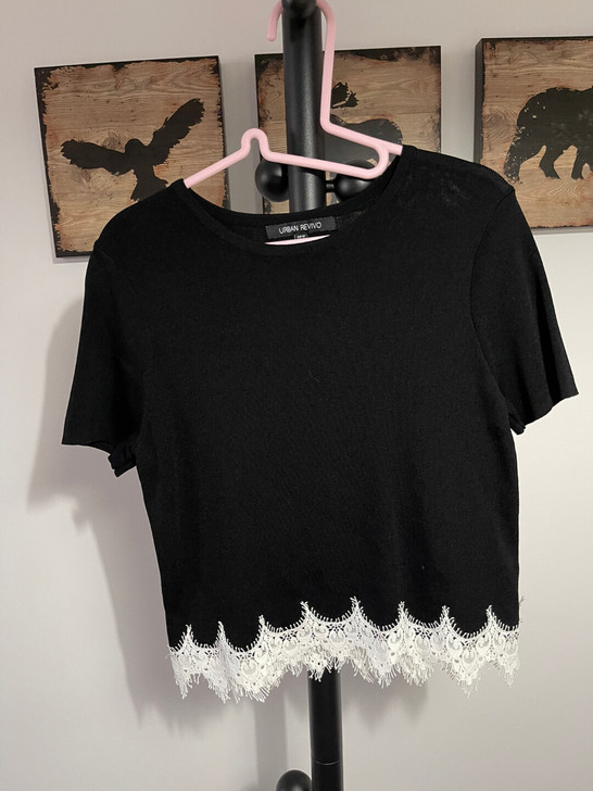 Urban Revivo黑色针织衫,下摆蕾...