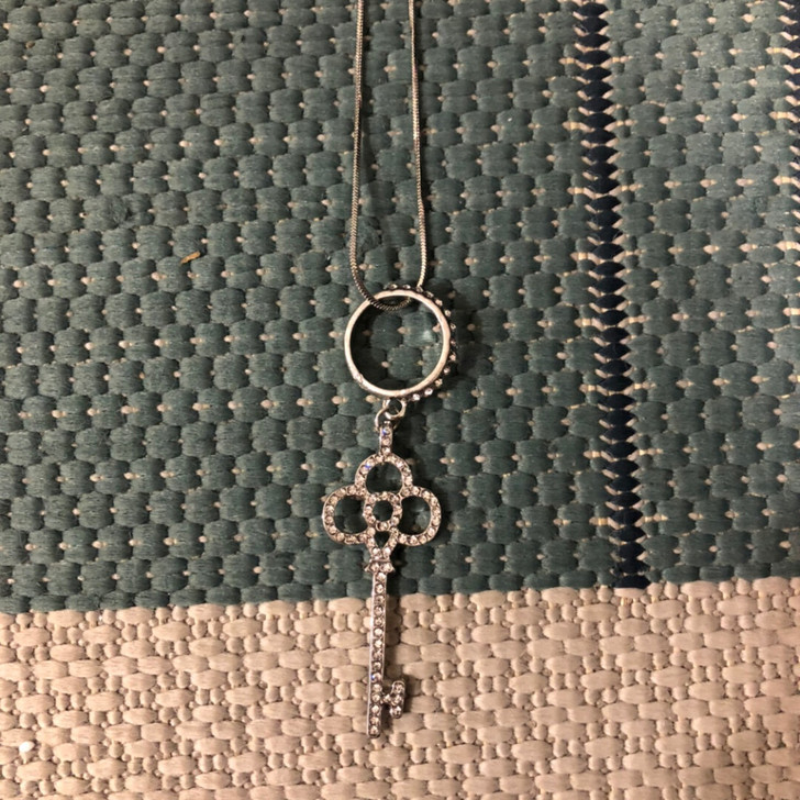 银色钻石钥匙项链