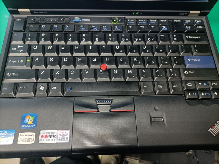 联想x220笔记本，成色非常完美，屏幕完美...