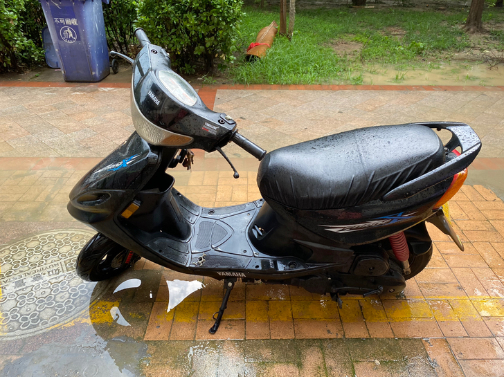 出售个人福喜摩托车助力车一辆 新电瓶 两条...