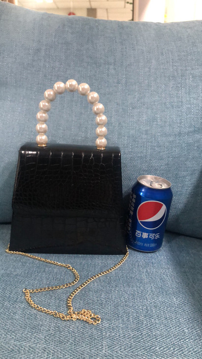 可爱珍珠手柄手提包,全新。非常非常精致,配...