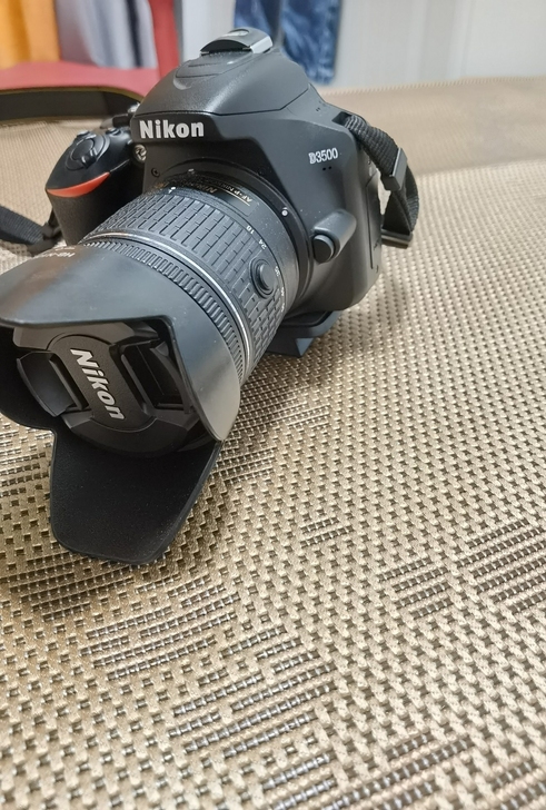 尼康d3500单反相机，9.9成新，目前觉...