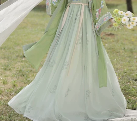 蝉佩原创M码，仅穿过一次，包邮出 裙子有些...