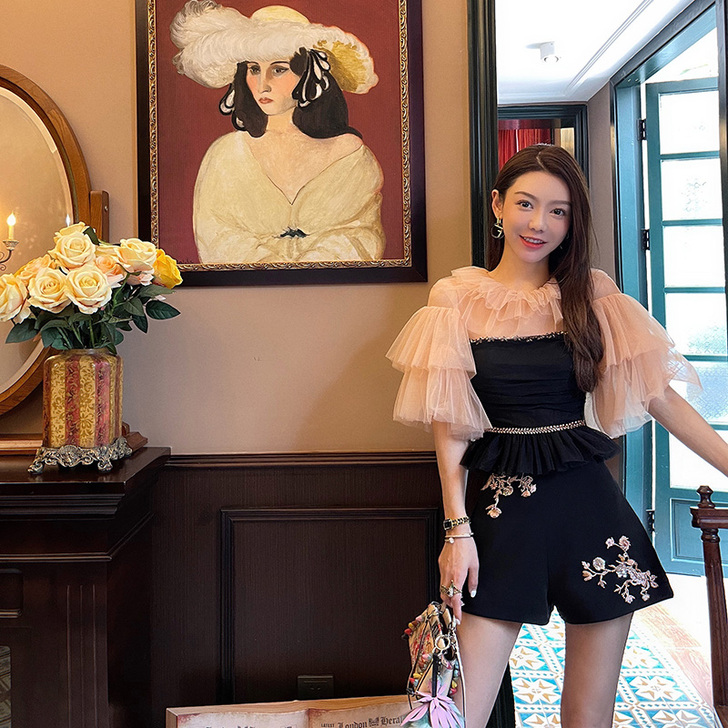 孙瑜儿甜仙又精致花边蓬蓬袖透视网纱拼接刺绣...