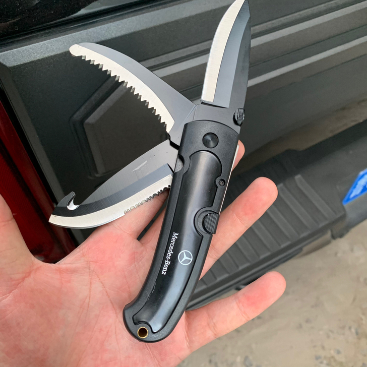 奔驰多功能刀，奔驰小刀，奔驰礼品，奔驰交车礼，奔驰礼品 正品