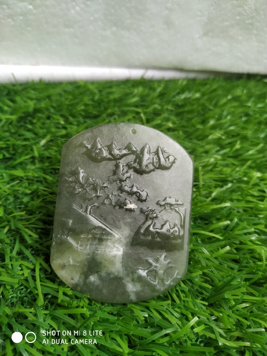 和田玉雕刻的山水画入手渠道:早年家族老前辈...
