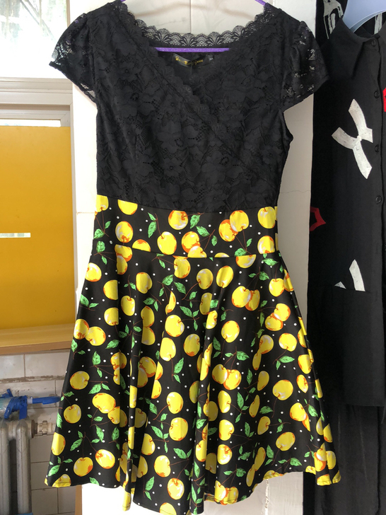 全新连衣裙39包邮,s码腰围68厘米,裙长...