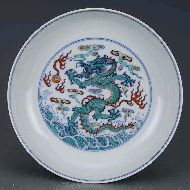 清雍正斗彩龙纹盘（海外拍卖回流）