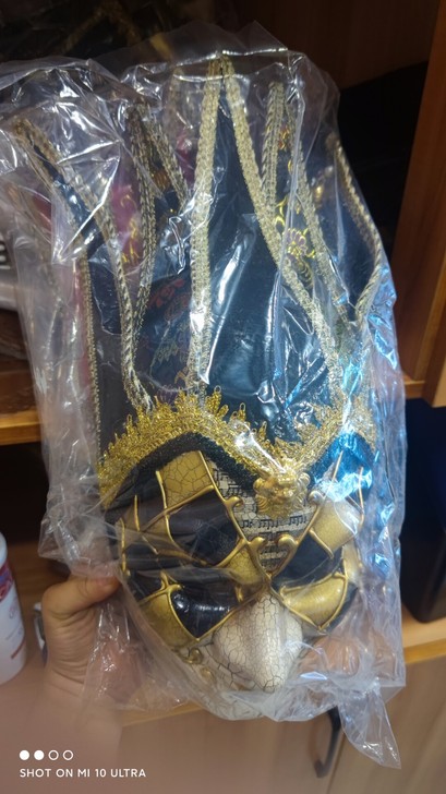 全新,有5个。蓝黑2,红1 化妆舞会面...