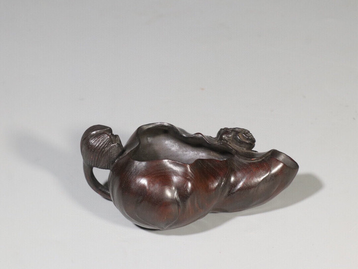 旧藏小叶紫檀手工雕刻荷叶蟾蜍纹水滴