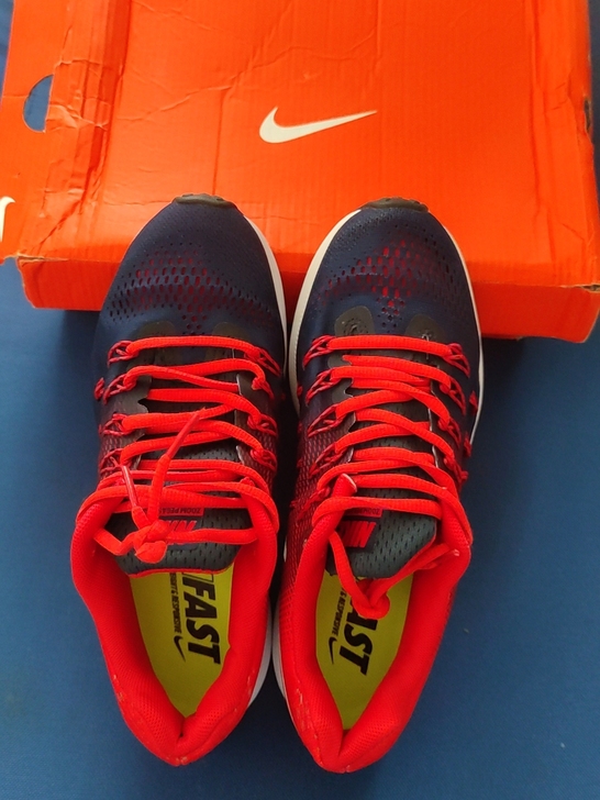 耐克休闲运动鞋，