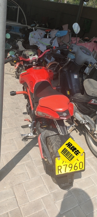 出售小暴龙摩托车150cc排量，17年上牌...