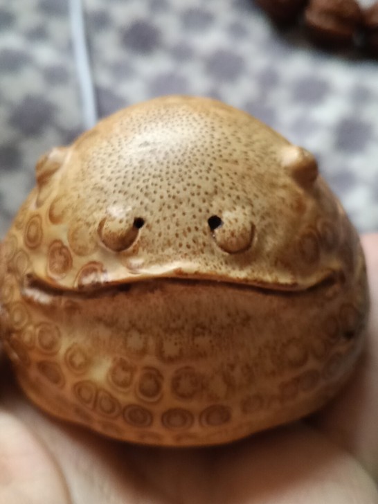 满钉竹根金蟾,底宽76mm高60mm闲置物...