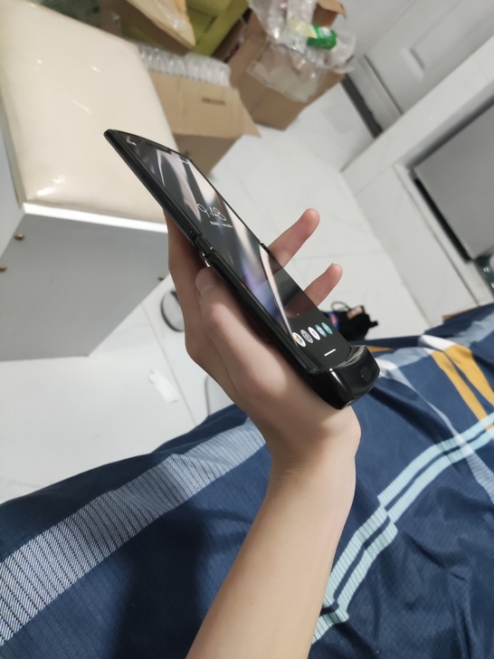 摩托罗拉razr  折叠屏手机  美版