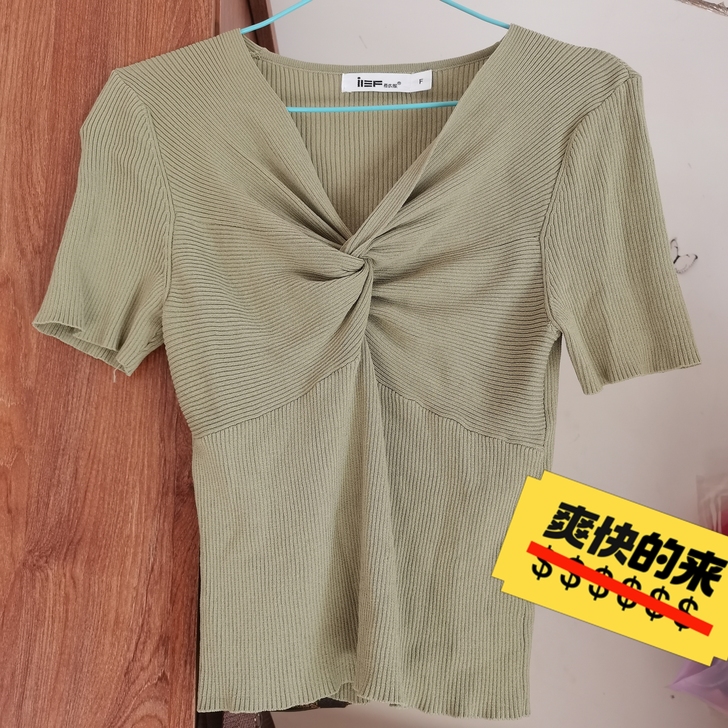 全新爱衣服针织衫！均码，实体店买回来洗了没...