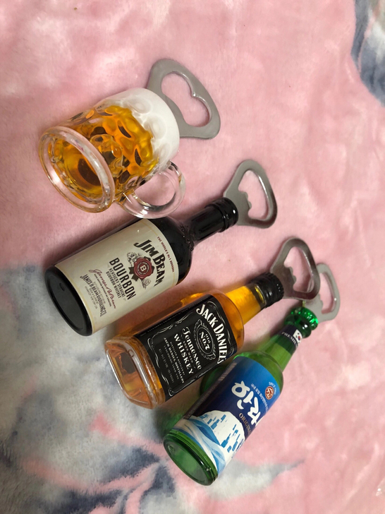 两个装起 开瓶器