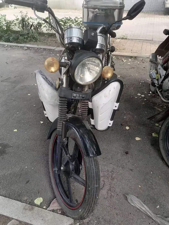 摩托车一辆，抚顺市出，不邮寄