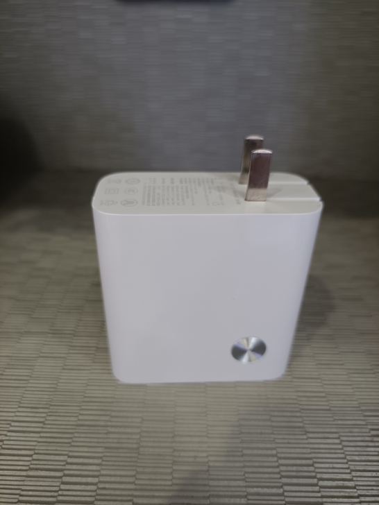 小米二合一移动电源（充电器）白色，可以当充...