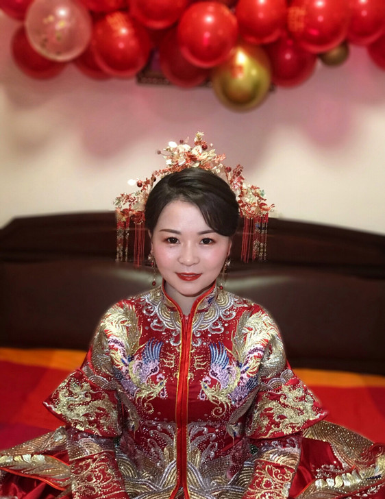 红色款是卡帝新娘头饰，二手，九成新用不过五...