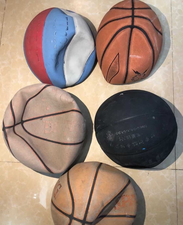 篮球便宜出， 球都是完整的